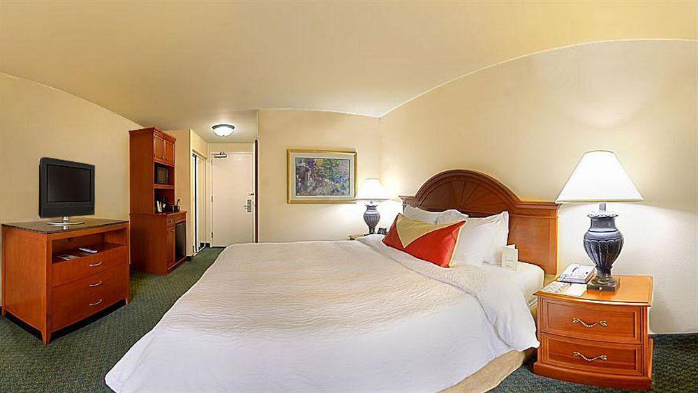 Hilton Garden Inn Baton Rouge Airport Экстерьер фото