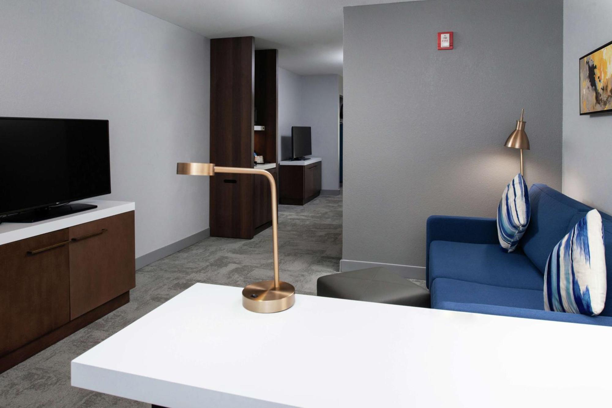 Hilton Garden Inn Baton Rouge Airport Экстерьер фото