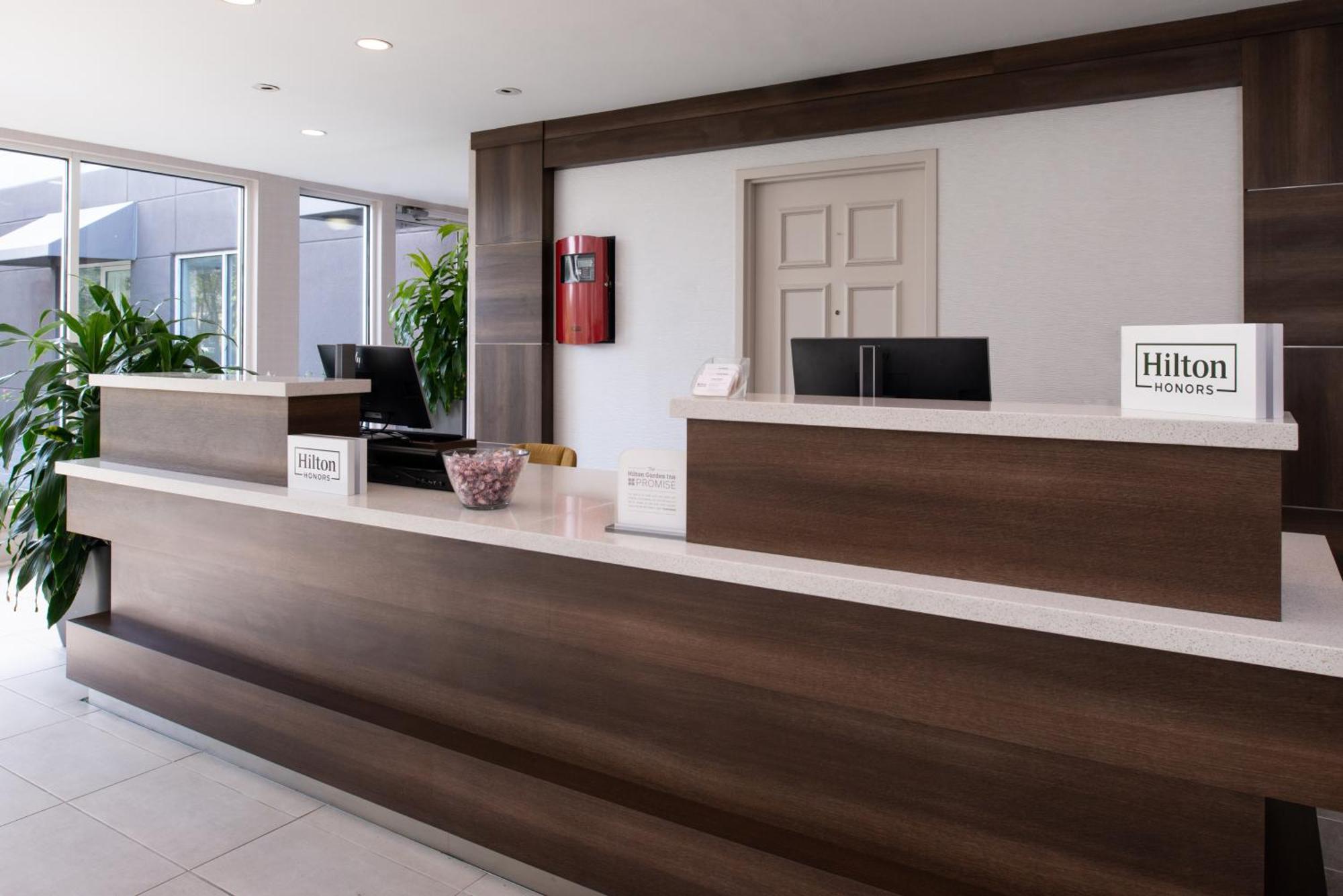 Hilton Garden Inn Baton Rouge Airport Экстерьер фото