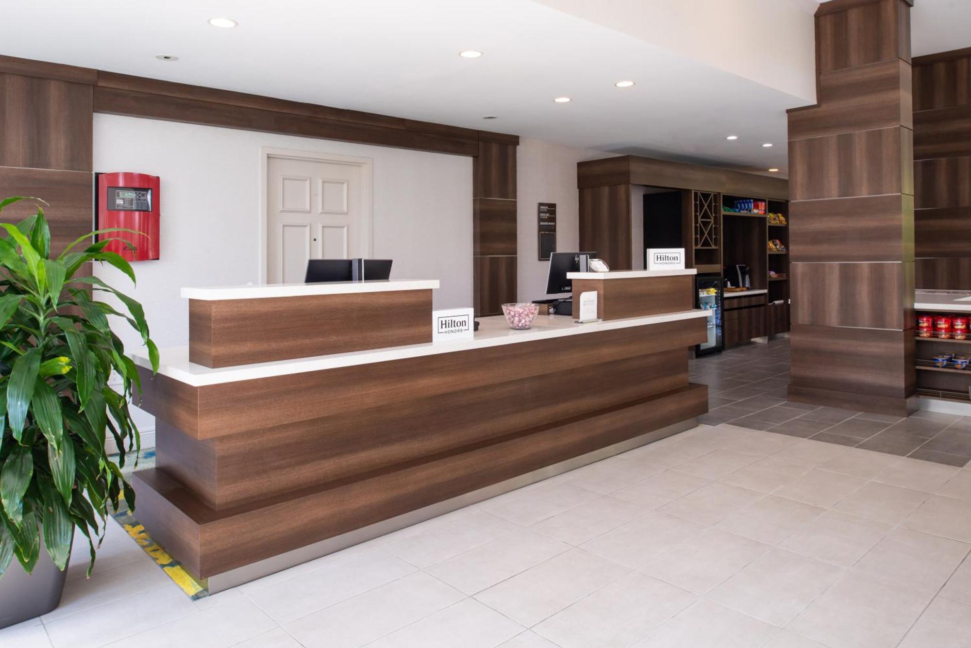 Hilton Garden Inn Baton Rouge Airport Экстерьер фото