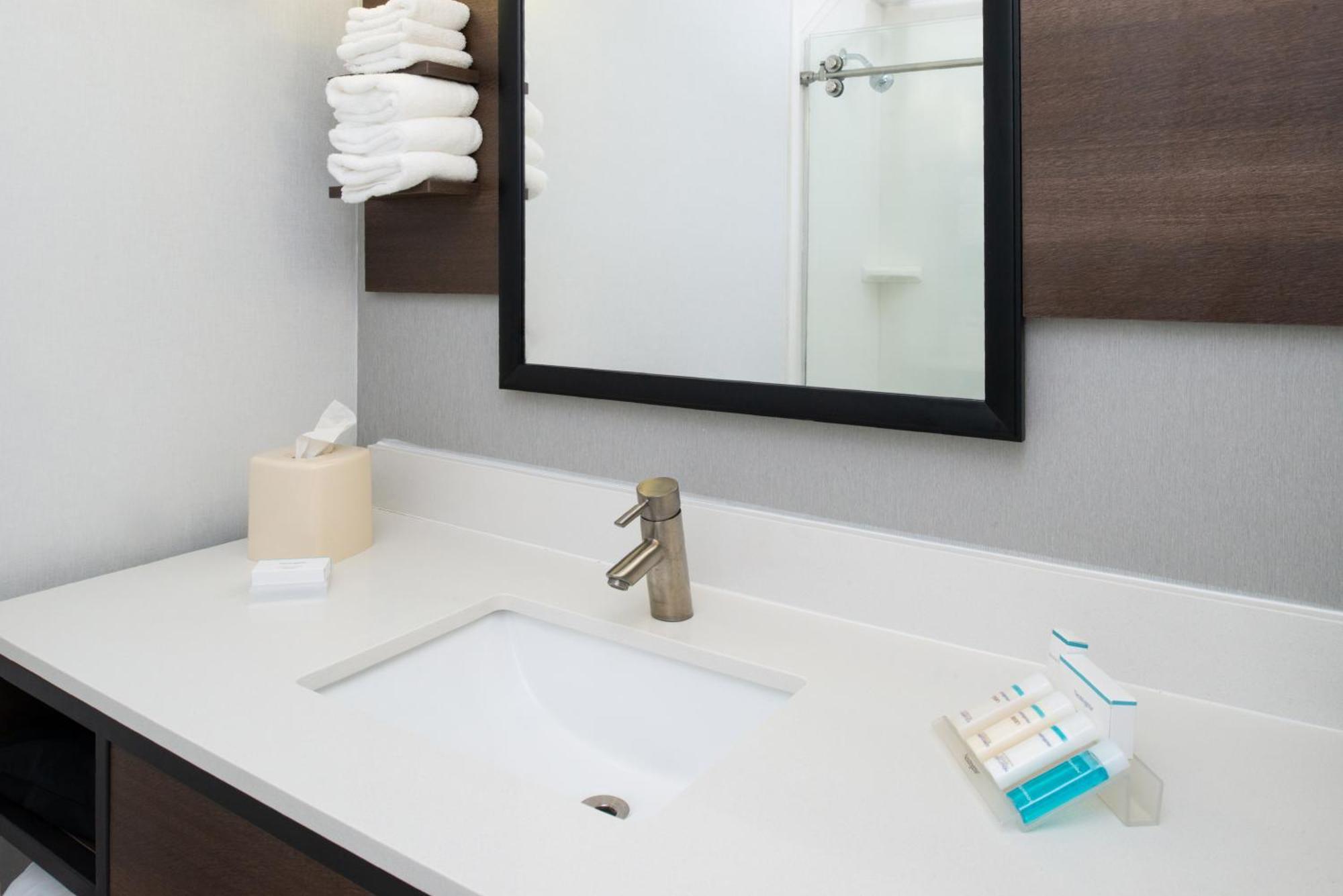 Hilton Garden Inn Baton Rouge Airport Экстерьер фото