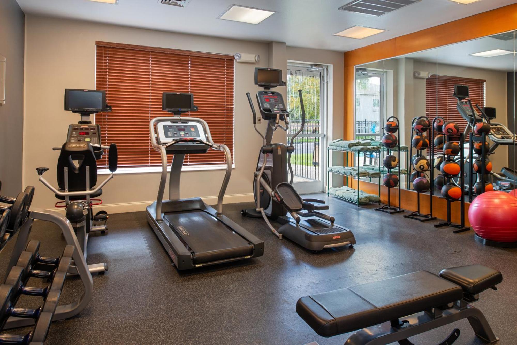 Hilton Garden Inn Baton Rouge Airport Экстерьер фото
