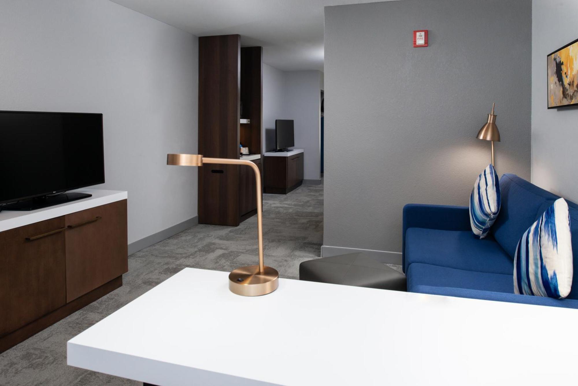 Hilton Garden Inn Baton Rouge Airport Экстерьер фото