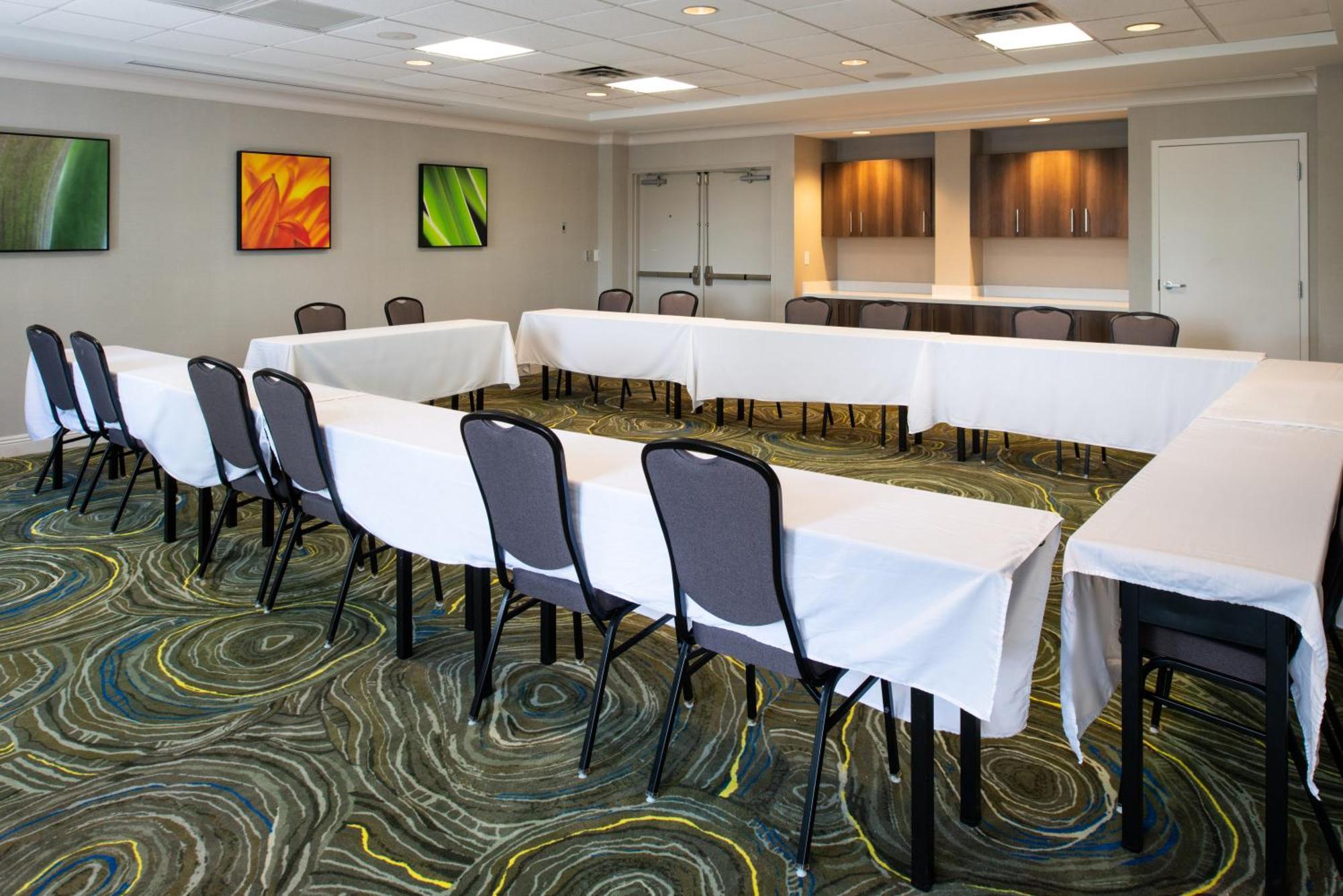 Hilton Garden Inn Baton Rouge Airport Экстерьер фото