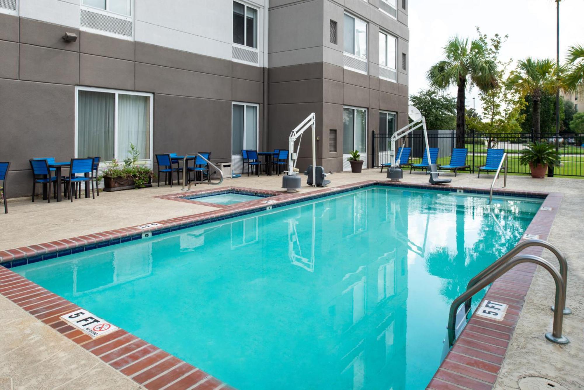 Hilton Garden Inn Baton Rouge Airport Экстерьер фото