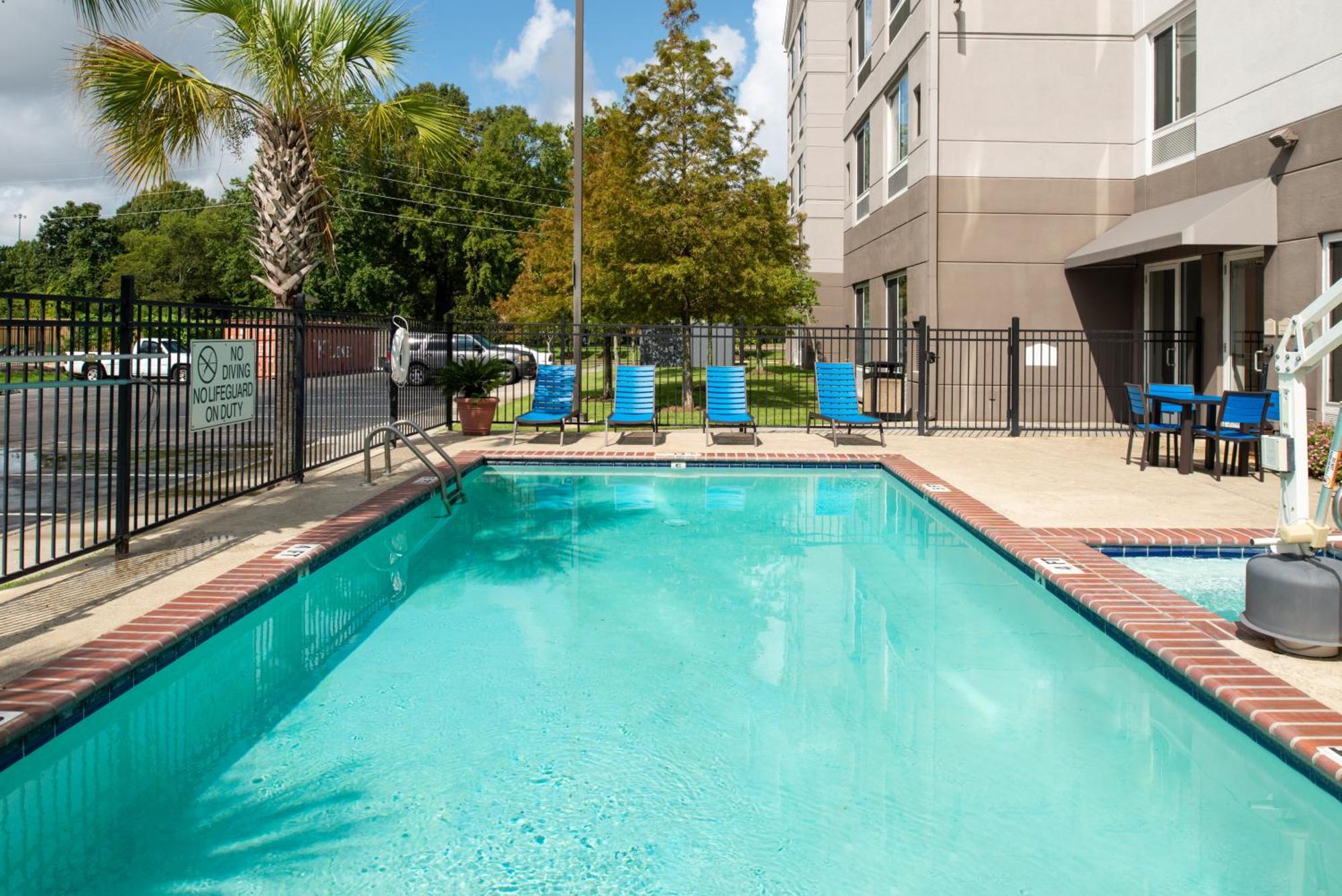 Hilton Garden Inn Baton Rouge Airport Экстерьер фото
