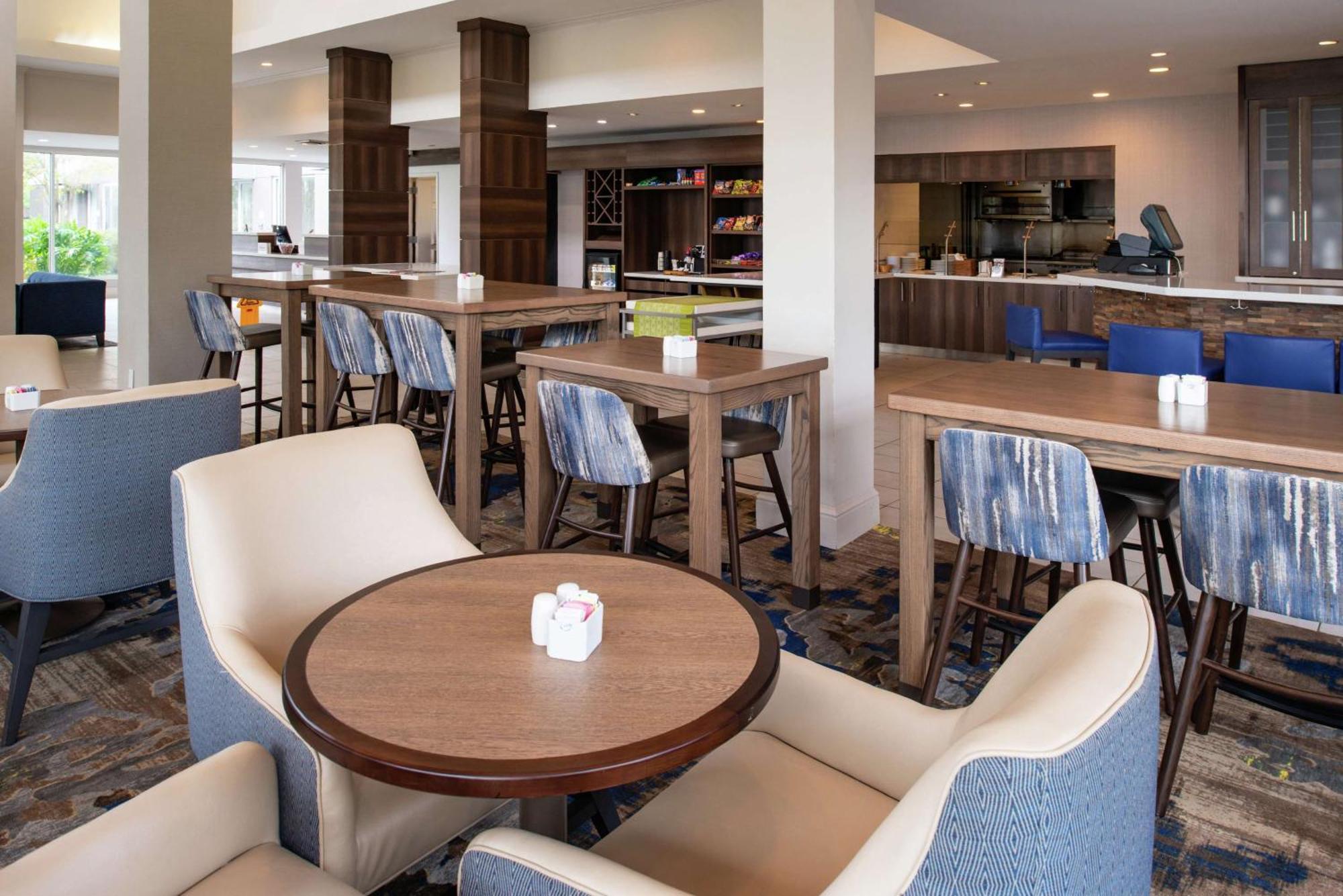 Hilton Garden Inn Baton Rouge Airport Экстерьер фото