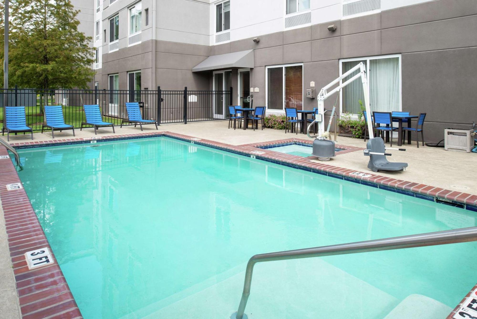 Hilton Garden Inn Baton Rouge Airport Экстерьер фото