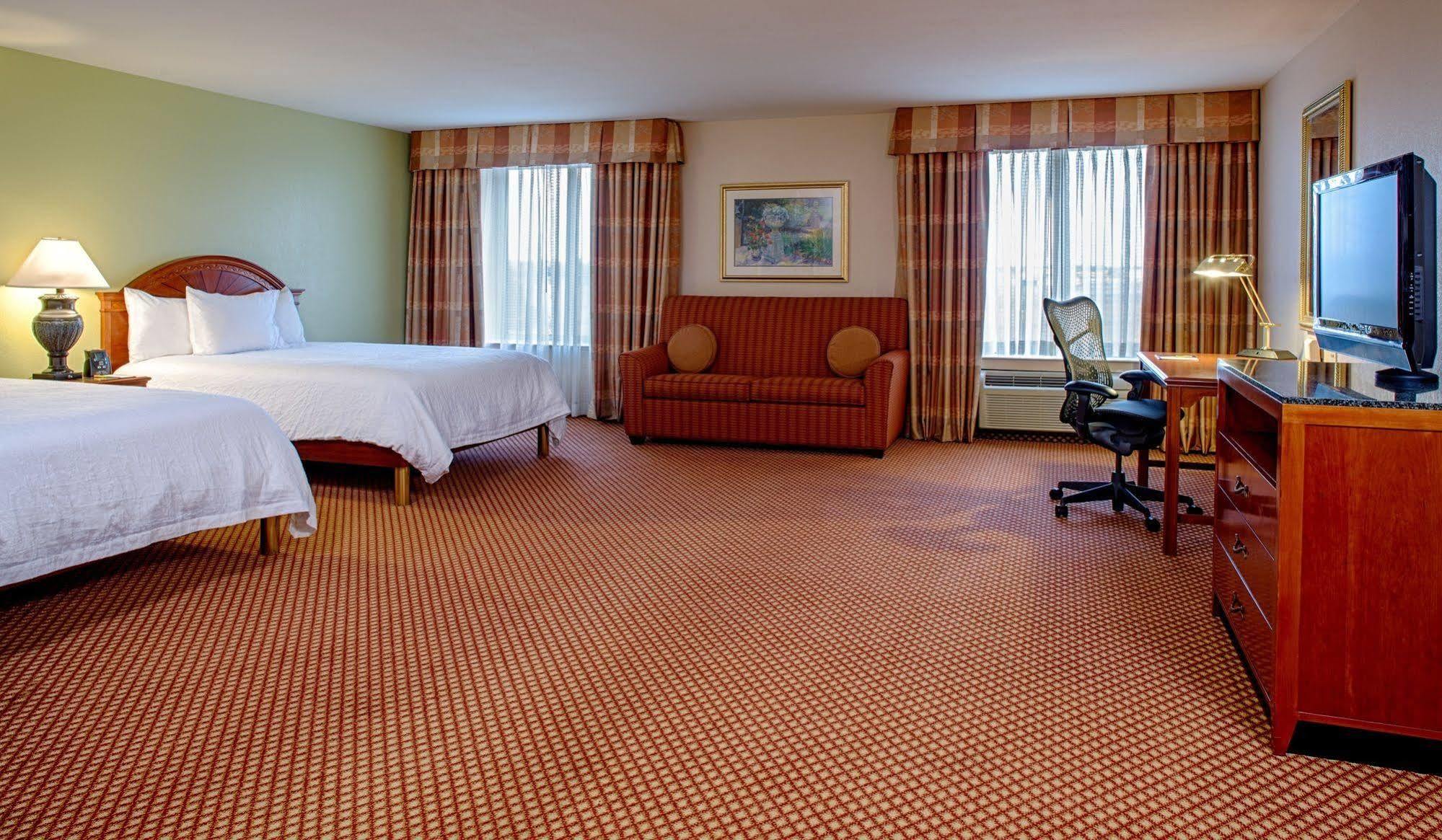 Hilton Garden Inn Baton Rouge Airport Экстерьер фото